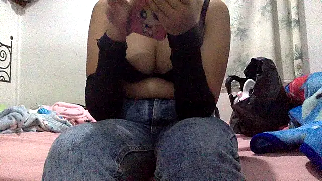 Snapshot of sharonlopez9611 chatting on May 24, 3:33 am sharonlopez9611 online show from May 24, 3:33 am