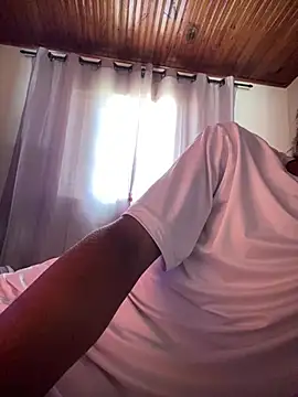 Snapshot of Mineirinho043 chatting on February 26, 1:43 pm Mineirinho043 online show from February 26, 1:43 pm