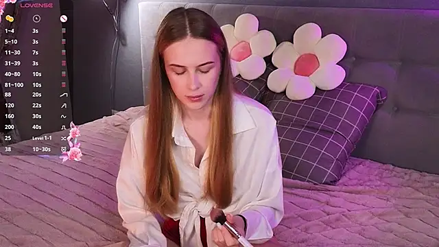 Snapshot of soft_babe chatting on September 8, 8:19 pm soft babe online show from September 8, 8:19 pm