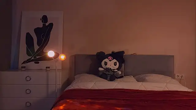 Mia Luw online show from September 18, 6:48 am