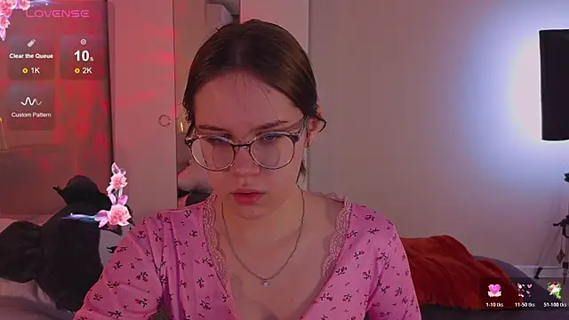 Mia Luw online show from November 12, 3:40 am