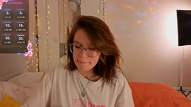 Snapshot of Mia_Luw chatting on January 11, 5:12 am Mia Luw online show from January 11, 5:12 am