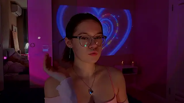 Snapshot of Mia_Luw chatting on February 1, 9:13 pm Mia Luw online show from February 1, 9:13 pm