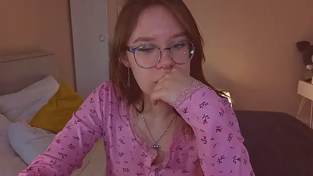 Snapshot of Mia_Luw chatting on February 5, 10:42 am Mia Luw online show from February 5, 10:42 am