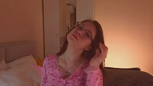 Snapshot of Mia_Luw chatting on February 7, 12:36 am Mia Luw online show from February 7, 12:36 am