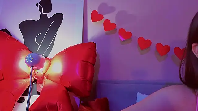 Snapshot of Mia_Luw chatting on February 17, 3:25 am Mia Luw online show from February 17, 3:25 am