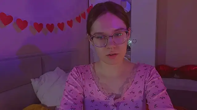 Snapshot of Mia_Luw chatting on February 21, 12:55 am Mia Luw online show from February 21, 12:55 am