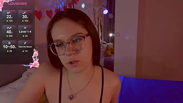 Snapshot of Mia_Luw chatting on February 25, 5:06 am Mia Luw online show from February 25, 5:06 am