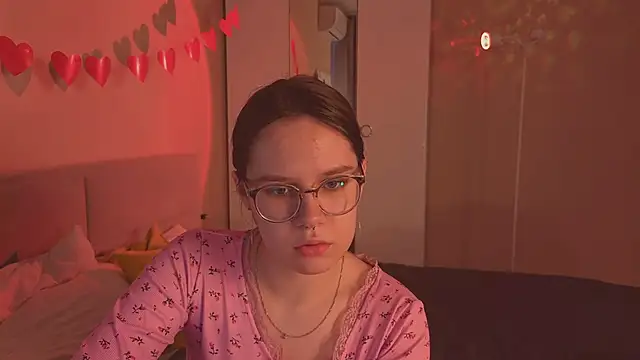 Snapshot of Mia_Luw chatting on February 27, 5:18 am Mia Luw online show from February 27, 5:18 am