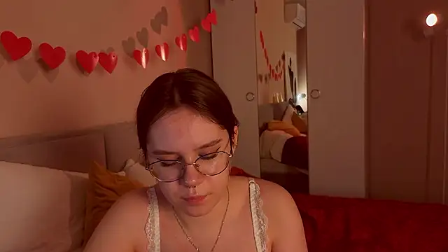 Snapshot of Mia_Luw chatting on March 15, 10:32 am Mia Luw online show from March 15, 10:32 am