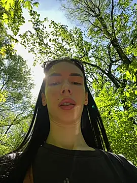 Celine Roxelle online show from May 7, 8:09 am