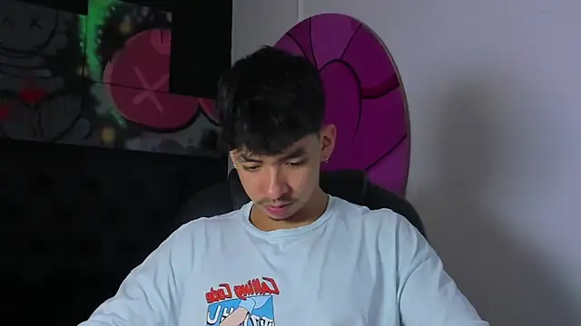 ISAAC CRYSTON online show from November 4, 7:46 pm