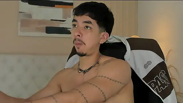 ISAAC CRYSTON online show from February 4, 8:47 pm