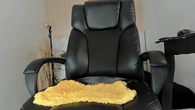 ISAAC CRYSTON online show from March 6, 8:49 pm