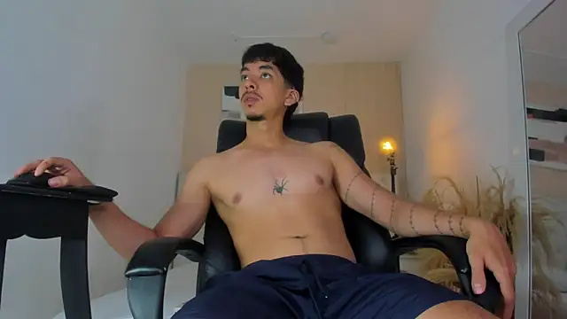 ISAAC CRYSTON online show from March 13, 9:32 pm