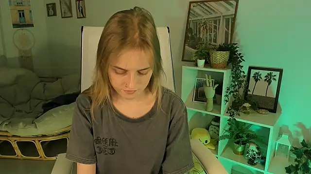 KiraMontoya online show from March 13, 5:39 pm