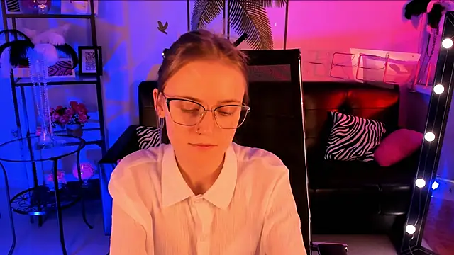 KiraMontoya online show from March 19, 5:17 pm