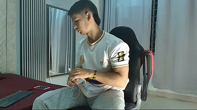 Snapshot of ANDRES_STUD chatting on September 29, 4:28 am ANDRES STUD online show from September 29, 4:28 am