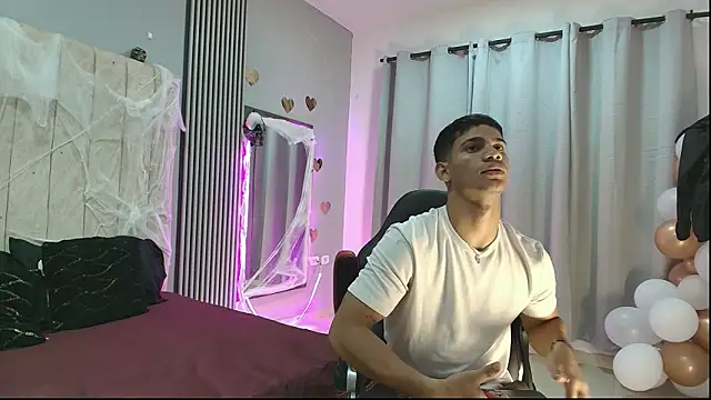 Snapshot of ANDRES_STUD chatting on October 13, 4:56 am ANDRES STUD online show from October 13, 4:56 am