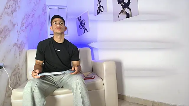 Snapshot of ANDRES_STUD chatting on November 4, 4:44 am ANDRES STUD online show from November 4, 4:44 am