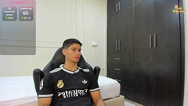 Snapshot of ANDRES_STUD chatting on April 13, 4:07 am ANDRES STUD online show from April 13, 4:07 am