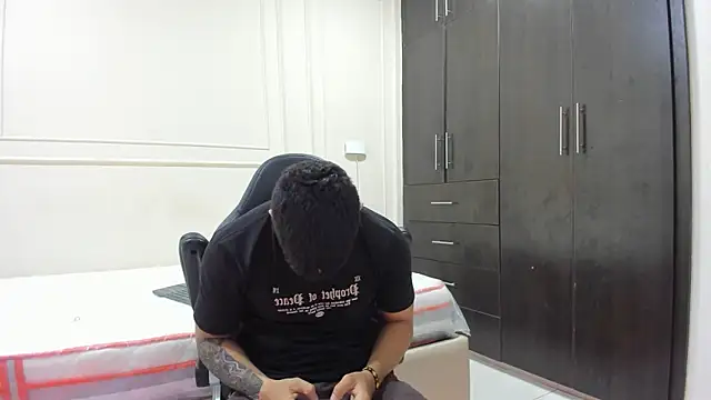 Snapshot of ANDRES_STUD chatting on April 15, 5:14 am ANDRES STUD online show from April 15, 5:14 am
