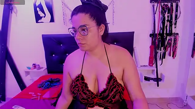 Julieta Carden  online show from March 5, 7:32 pm