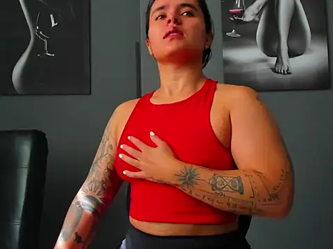 Snapshot of karlyjons12 chatting on February 4, 2:45 pm karlyjons12 online show from February 4, 2:45 pm