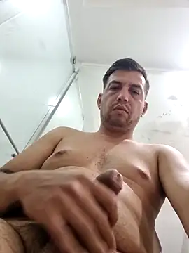 Snapshot of reyarturs13 chatting on March 19, 3:40 pm reyarturs13 online show from March 19, 3:40 pm