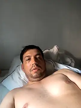 Snapshot of reyarturs13 chatting on March 1, 9:06 pm reyarturs13 online show from March 1, 9:06 pm