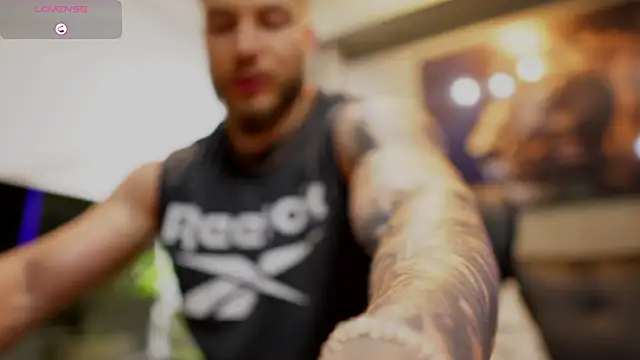 Snapshot of David_blake_ chatting on October 5, 2:54 am David blake online show from October 5, 2:54 am