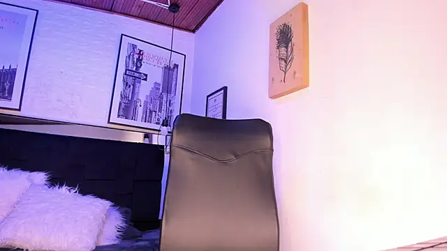 tylla  online show from December 20, 4:08 am