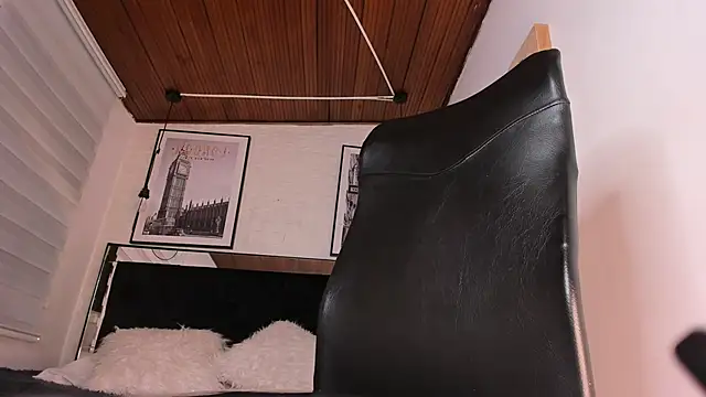 tylla  online show from February 6, 8:01 pm