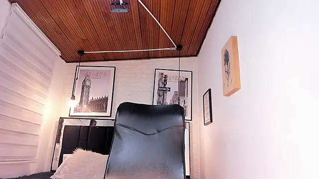 tylla  online show from February 7, 8:01 pm