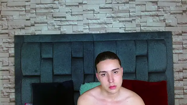 angel holguin22 online show from February 8, 7:05 pm