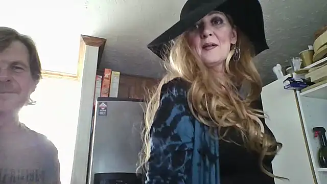 Snapshot of goddesspaigefox chatting on October 10, 3:05 am goddesspaigefox online show from October 10, 3:05 am