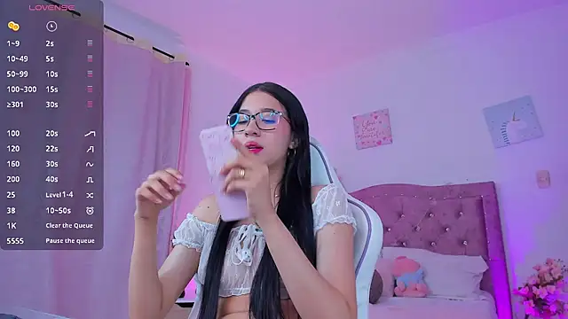 emilly star online show from March 11, 11:26 pm