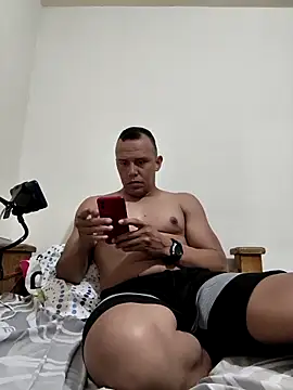 Snapshot of comando24 chatting on October 13, 9:48 pm comando24 online show from October 13, 9:48 pm