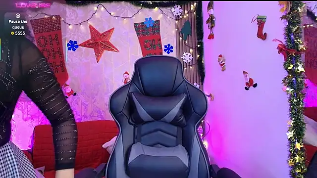 Cintiia Holmes online show from December 19, 11:39 am