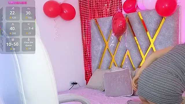 Cintiia Holmes online show from February 18, 11:33 pm