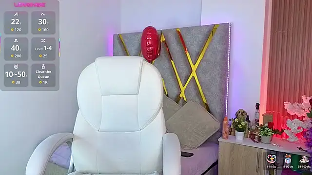 Cintiia Holmes online show from March 19, 11:53 pm