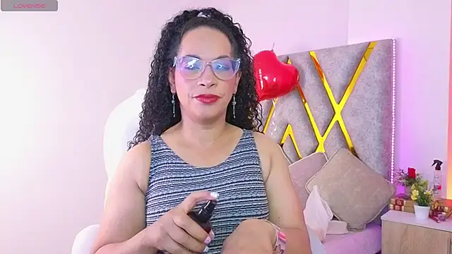 Cintiia Holmes online show from March 25, 11:22 pm