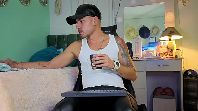 Snapshot of Chrissken chatting on October 7, 11:02 pm Chrissken online show from October 7, 11:02 pm