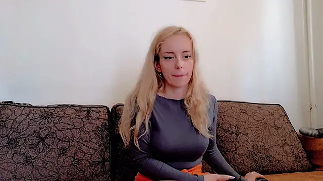 Snapshot of ChristiHanson chatting on March 10, 9:25 am ChristiHanson online show from March 10, 9:25 am