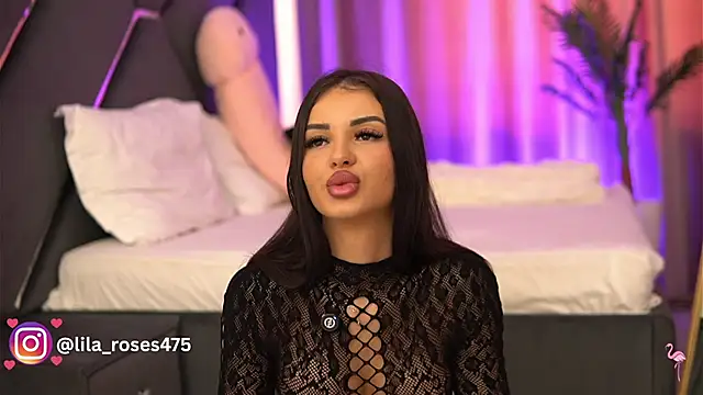 Snapshot of LilaRoses chatting on June 17, 4:37 am LilaRoses online show from June 17, 4:37 am