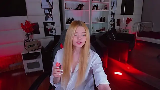 AdeleCartier online show from February 13, 4:22 am