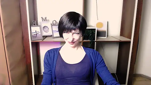 Snapshot of _AngeliaFlow_ chatting on November 18, 7:35 am AngeliaFlow online show from November 18, 7:35 am