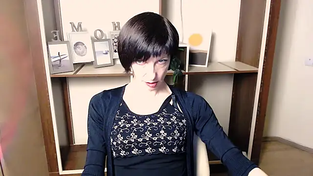 Snapshot of _AngeliaFlow_ chatting on December 2, 7:47 am AngeliaFlow online show from December 2, 7:47 am