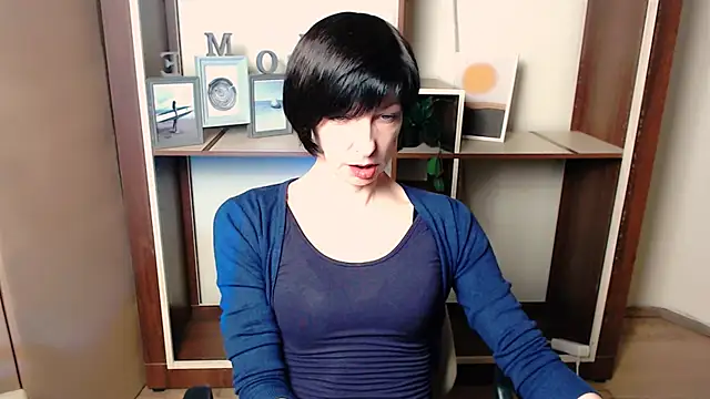 Snapshot of _AngeliaFlow_ chatting on December 16, 7:13 am AngeliaFlow online show from December 16, 7:13 am