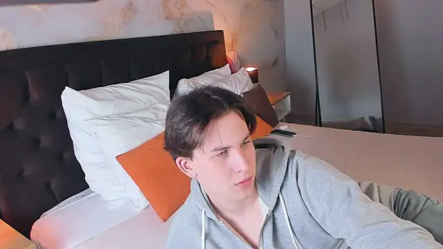 AdrianoAubert online show from March 6, 4:38 pm